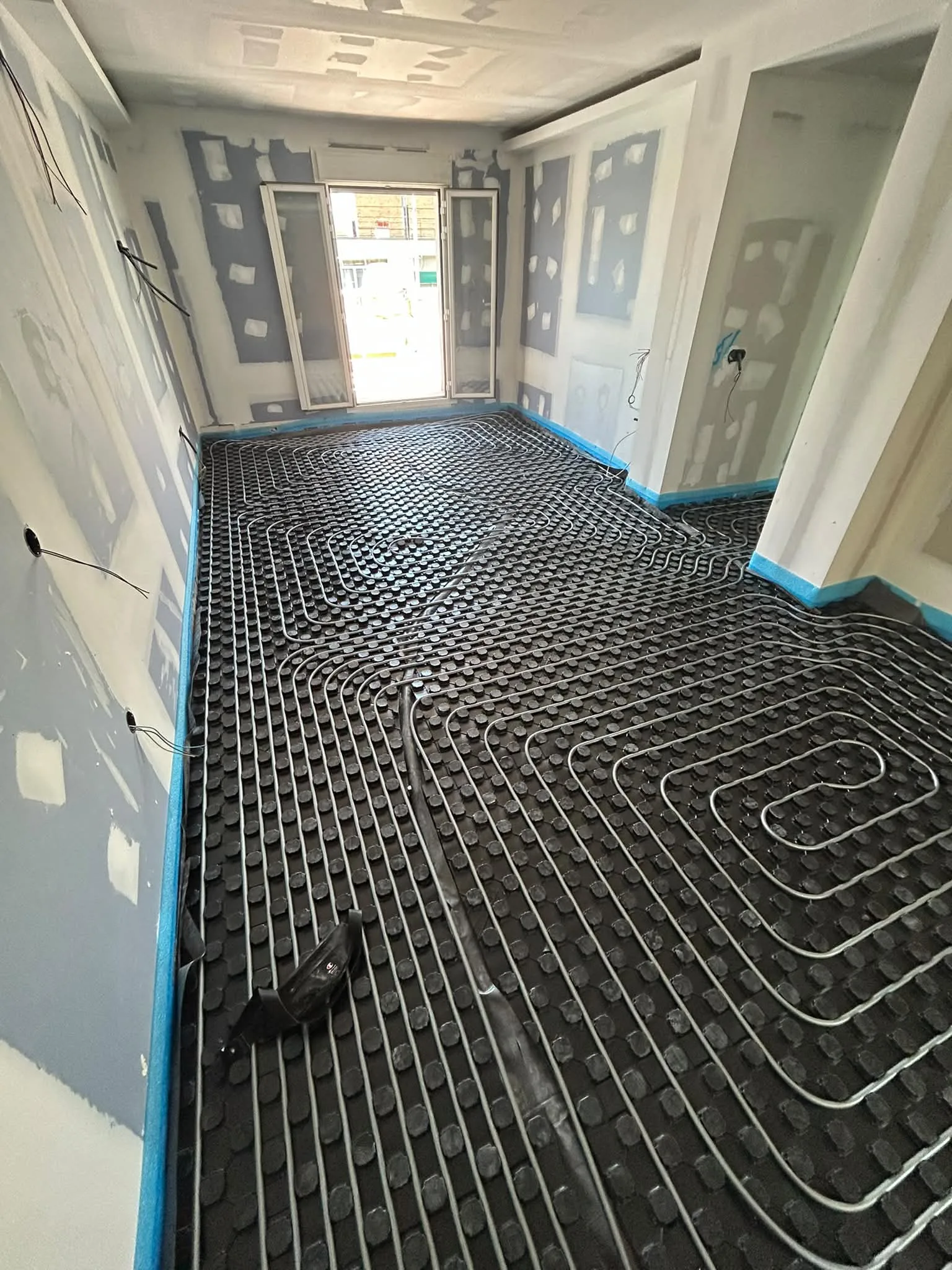 Instalación de suelo radiante con aerotermia y fotovoltaica